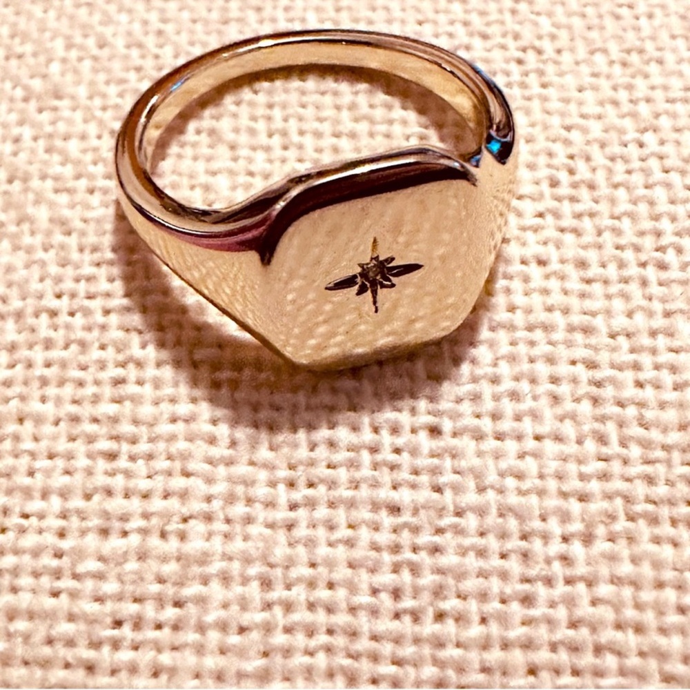 Boutique | Ring | Signet Ring with North Star - Picture 1 of 8